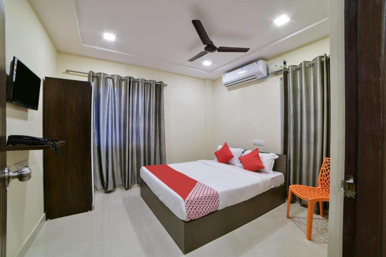 Hotel Oyo 16606 Iconic Living Hyderabad Esterno foto
