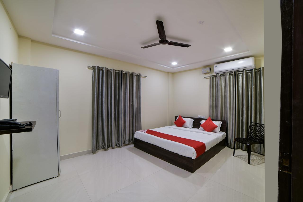 Hotel Oyo 16606 Iconic Living Hyderabad Esterno foto