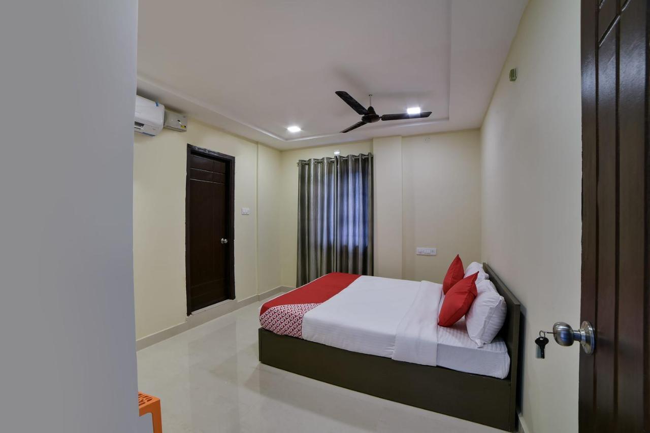 Hotel Oyo 16606 Iconic Living Hyderabad Esterno foto