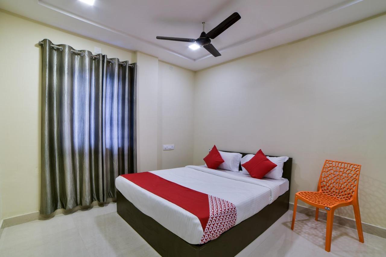 Hotel Oyo 16606 Iconic Living Hyderabad Esterno foto