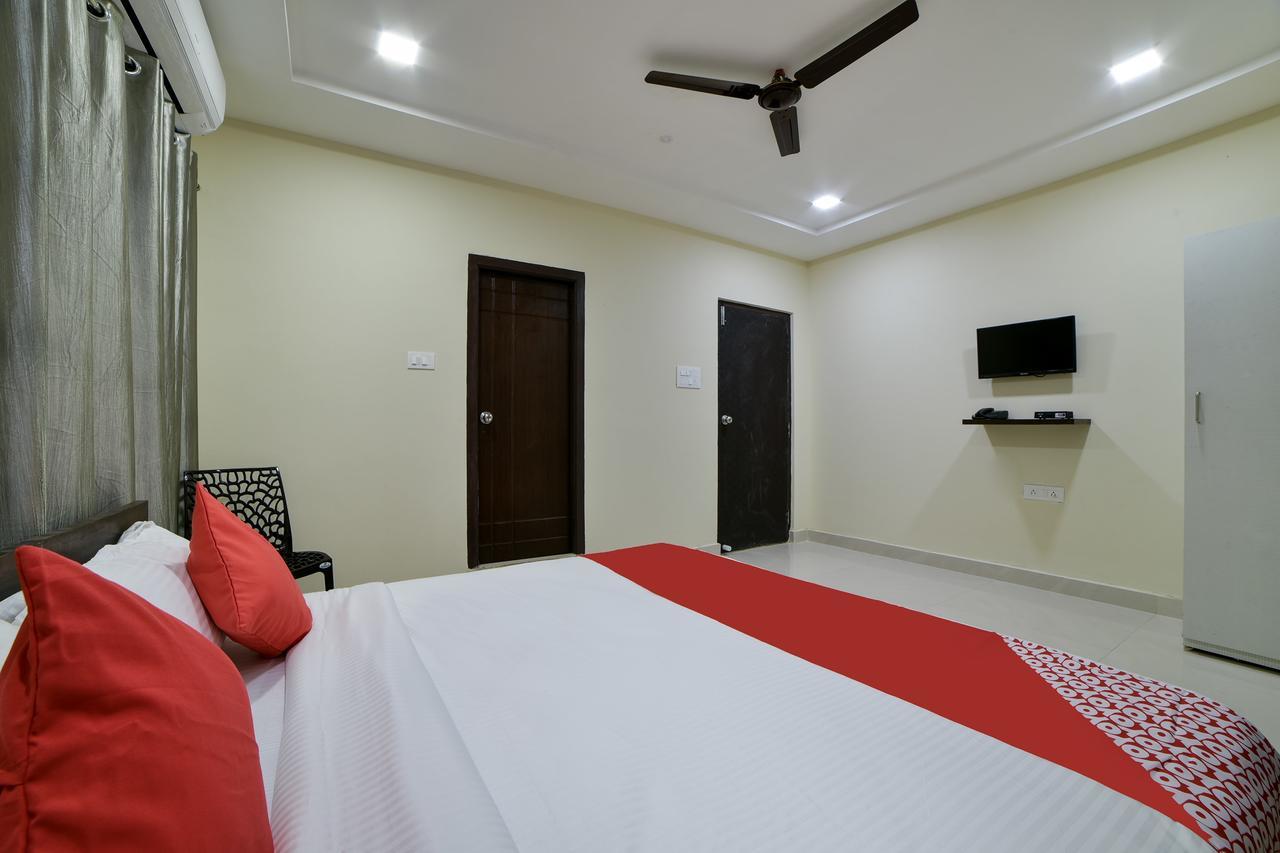 Hotel Oyo 16606 Iconic Living Hyderabad Esterno foto