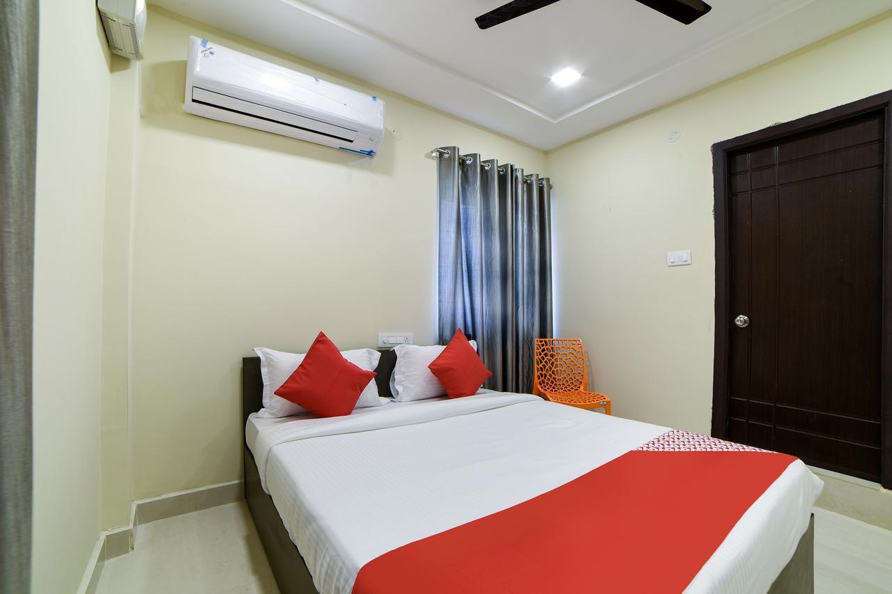 Hotel Oyo 16606 Iconic Living Hyderabad Esterno foto