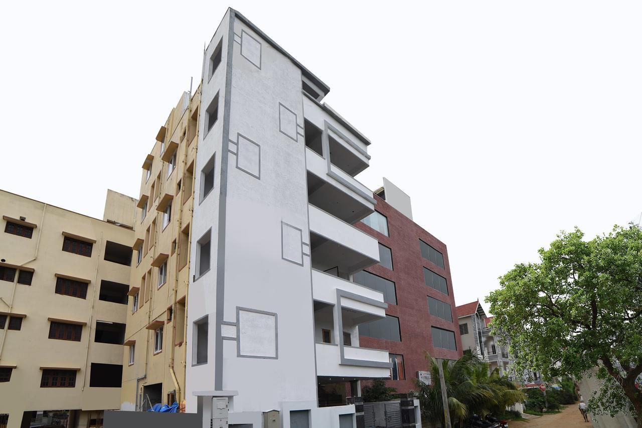 Hotel Oyo 16606 Iconic Living Hyderabad Esterno foto