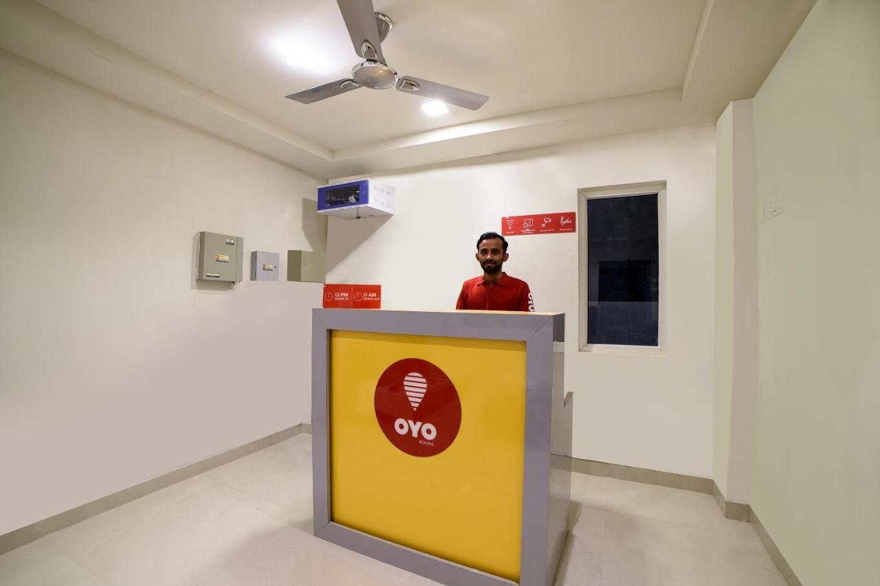 Hotel Oyo 16606 Iconic Living Hyderabad Esterno foto