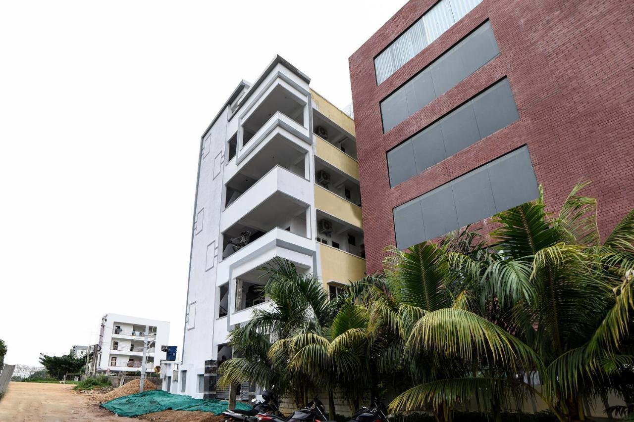 Hotel Oyo 16606 Iconic Living Hyderabad Esterno foto