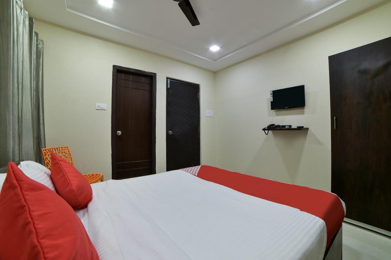 Hotel Oyo 16606 Iconic Living Hyderabad Esterno foto