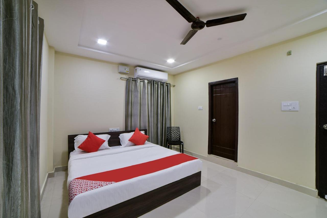 Hotel Oyo 16606 Iconic Living Hyderabad Esterno foto