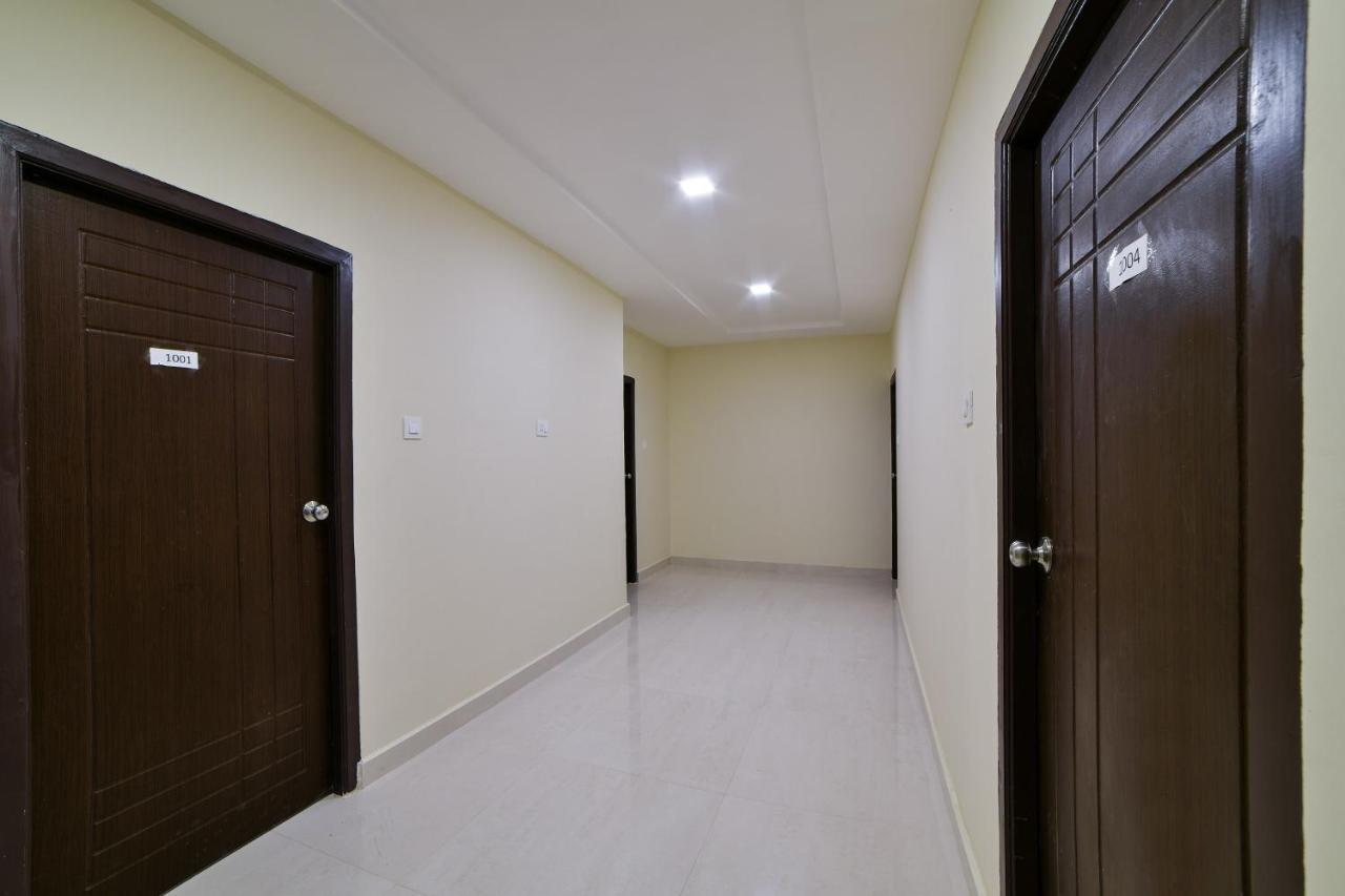 Hotel Oyo 16606 Iconic Living Hyderabad Esterno foto