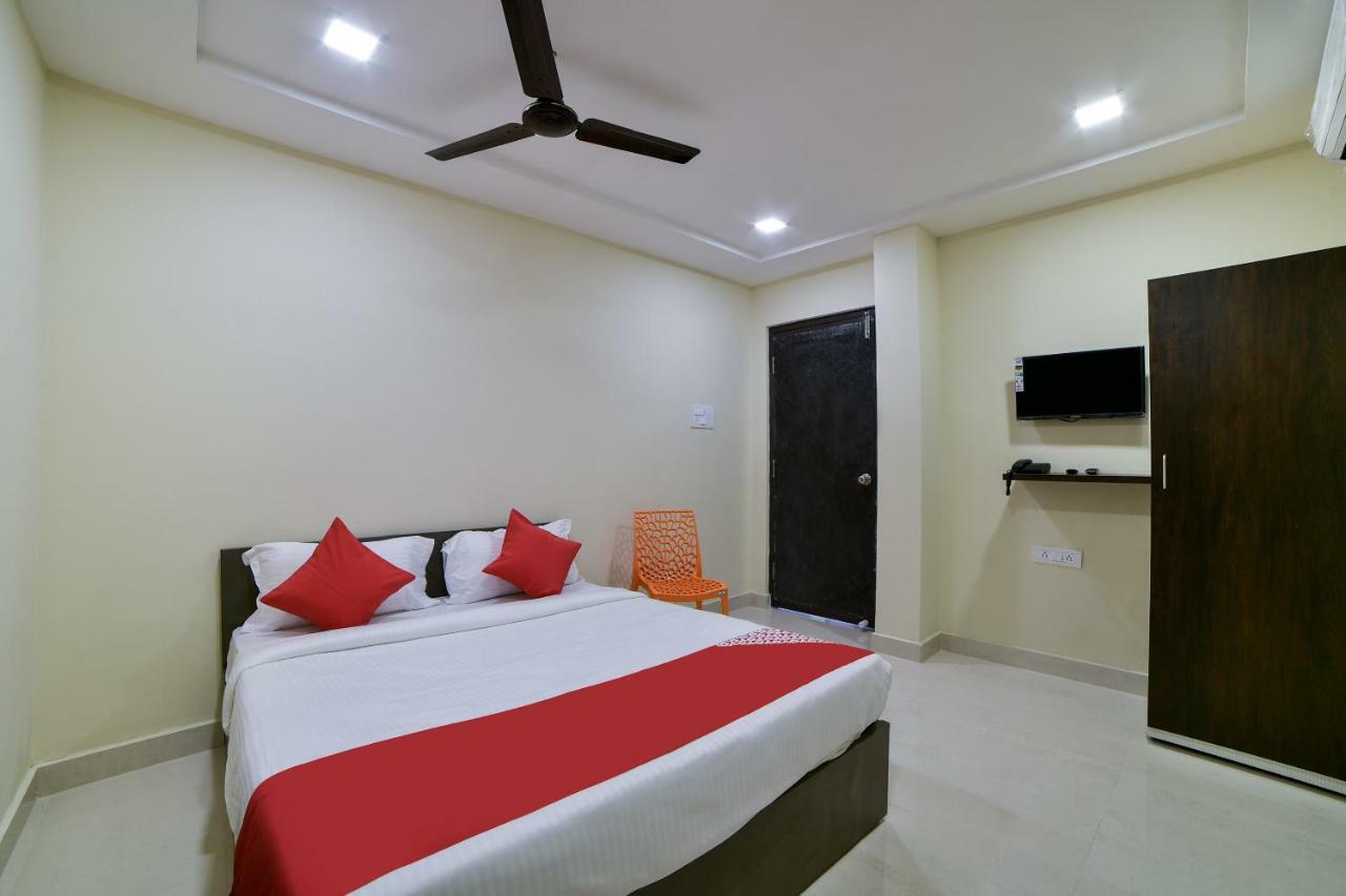 Hotel Oyo 16606 Iconic Living Hyderabad Esterno foto