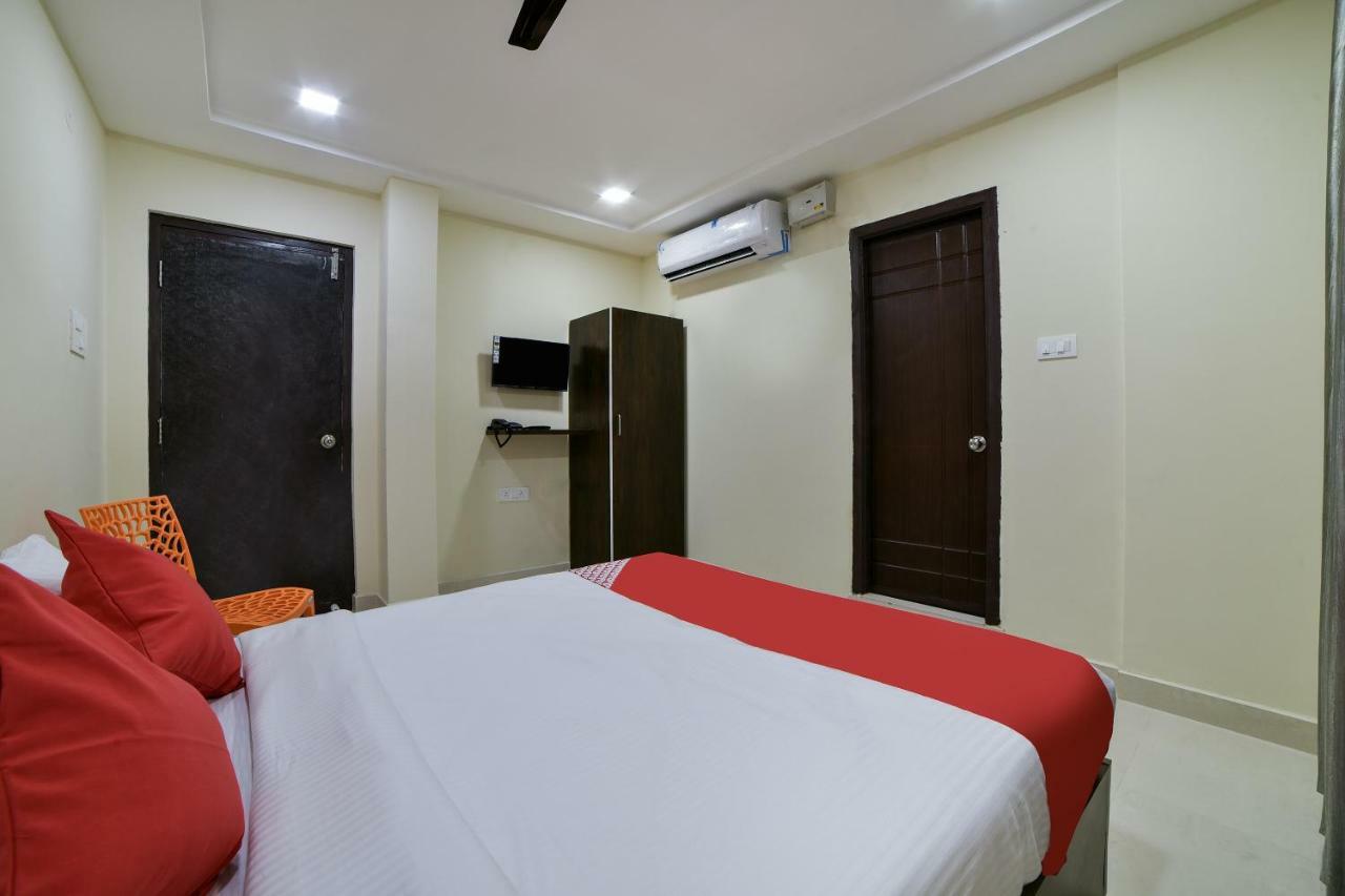 Hotel Oyo 16606 Iconic Living Hyderabad Esterno foto
