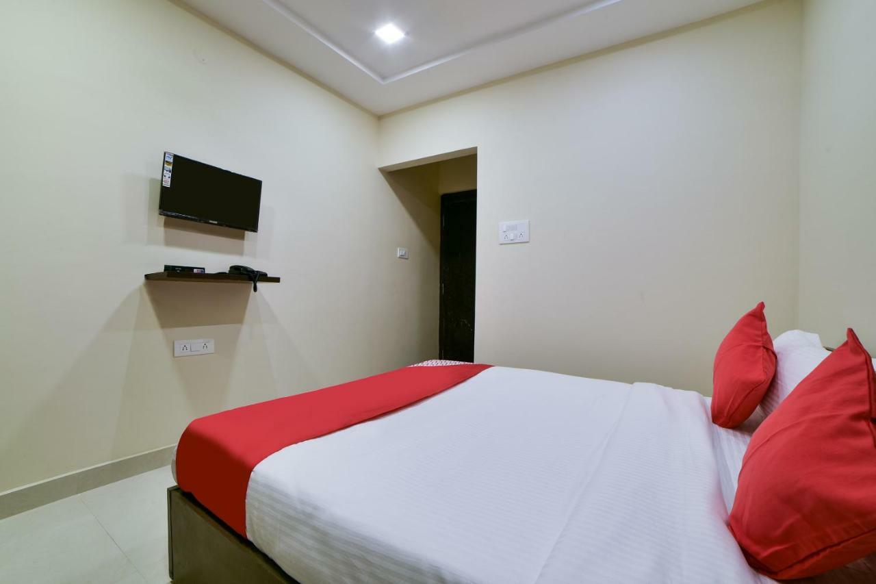 Hotel Oyo 16606 Iconic Living Hyderabad Esterno foto