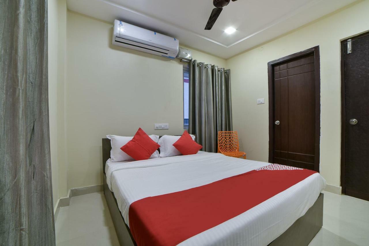 Hotel Oyo 16606 Iconic Living Hyderabad Esterno foto