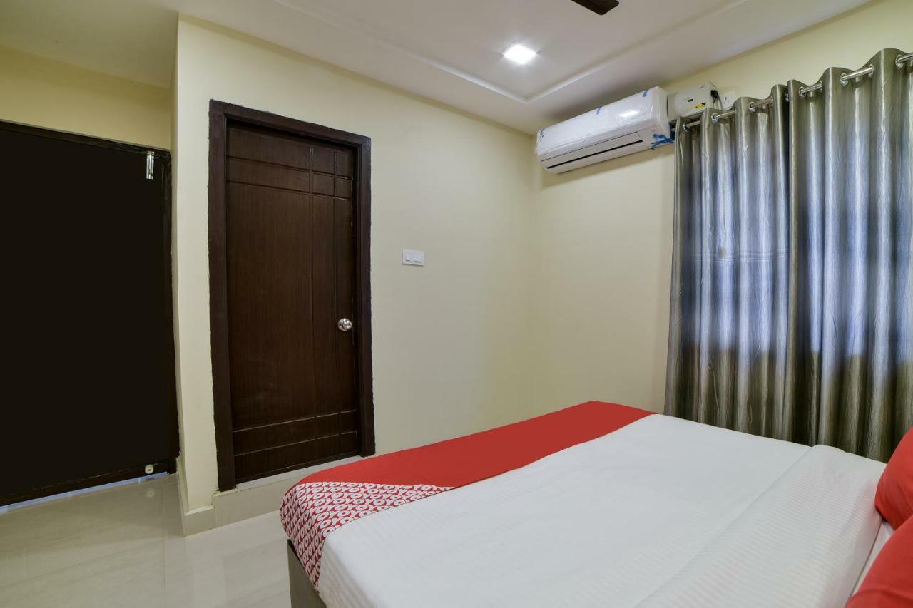 Hotel Oyo 16606 Iconic Living Hyderabad Esterno foto