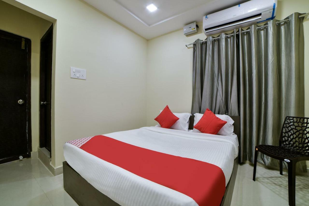 Hotel Oyo 16606 Iconic Living Hyderabad Esterno foto