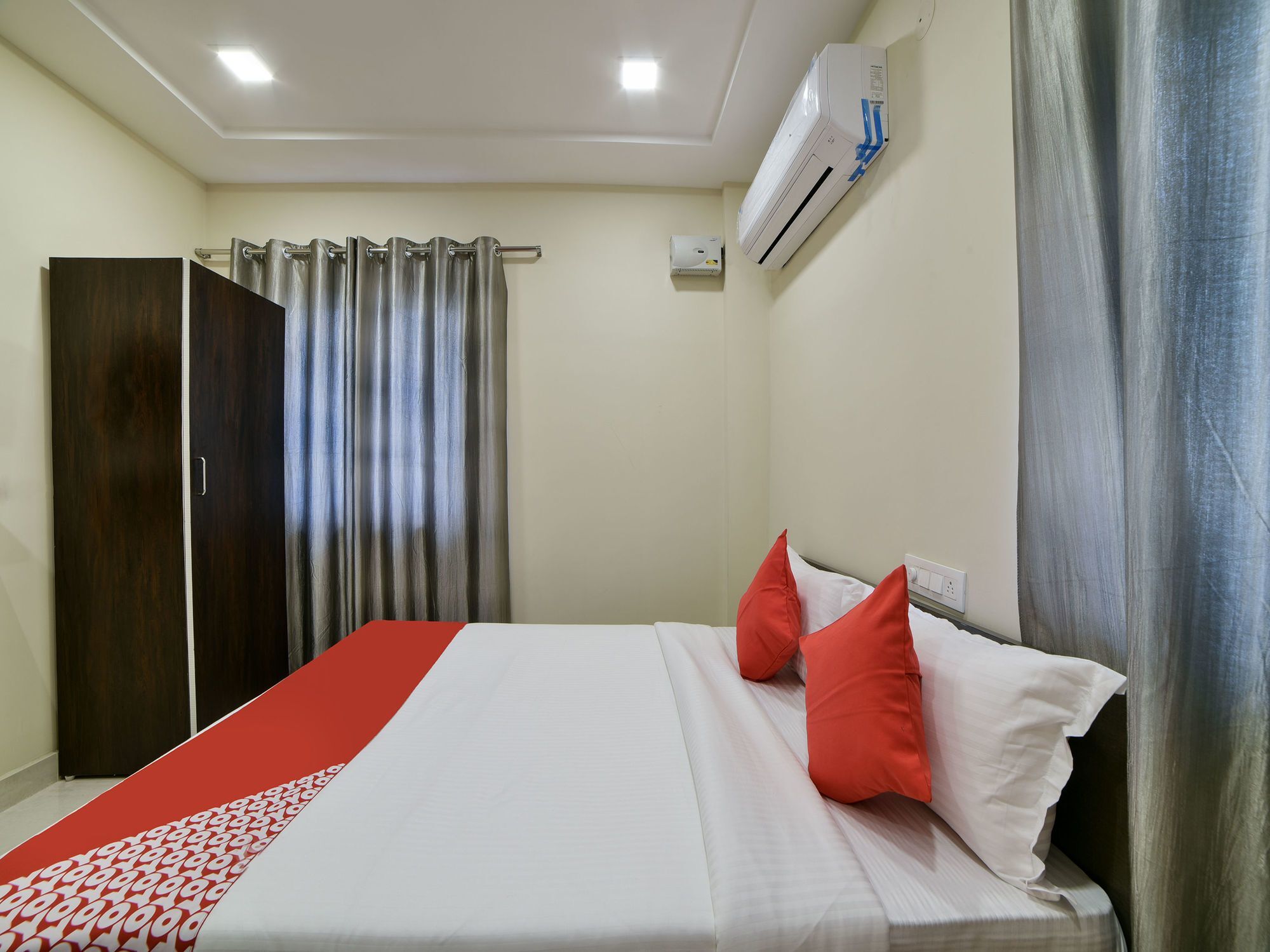 Hotel Oyo 16606 Iconic Living Hyderabad Esterno foto